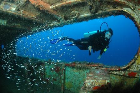 Scuba at shipwreck