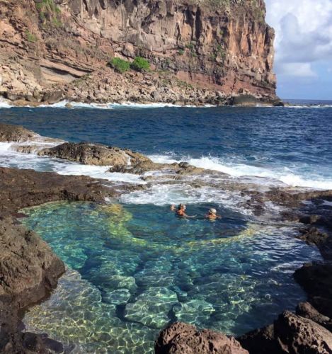 Statia bathing